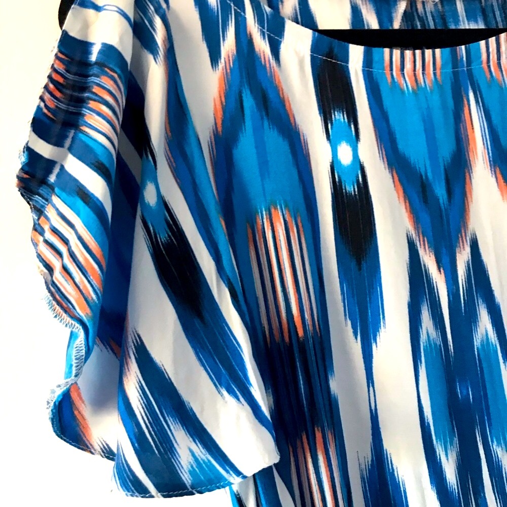 UK Design Short Summer Dress with Flowy Sleeves - Picture 3 of 11